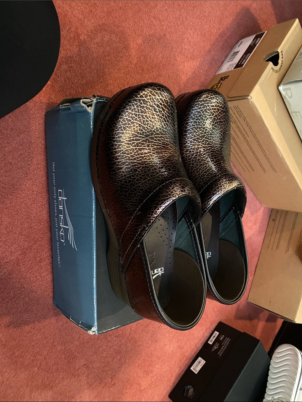 Dansko women’s Metallic Brown Crackle Leather Slip-On Clog BRAND NEW NO BOX